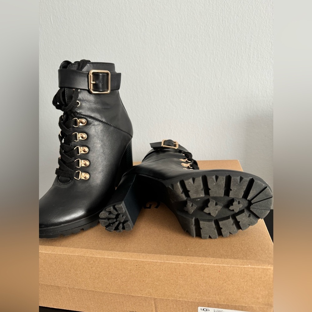 Boots size 7 - Picture 3 of 3